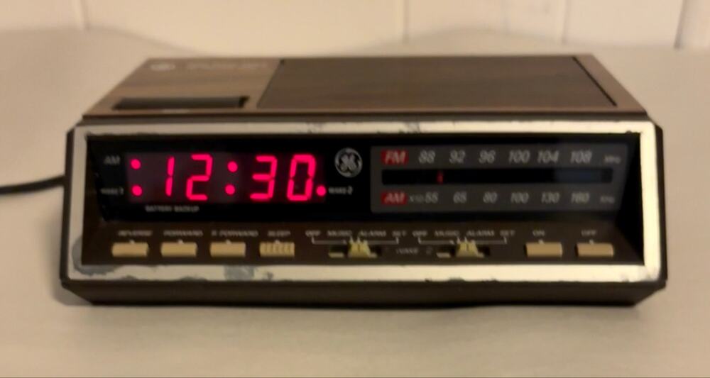 Vintage GE 7-4616A AM/FM Digital Clock Radio Dual Alarm Tested Working